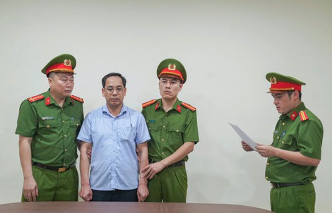 Một hiệu trưởng trường phổ thông bị bắt