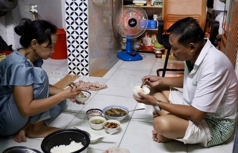 Thu nhập tăng, áp lực chi tiêu lớn