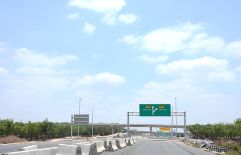 “Tối hậu thư” của Chủ tịch UBND tỉnh Đồng Nai khi kiểm tra tiến độ 2 dự án giao thông 