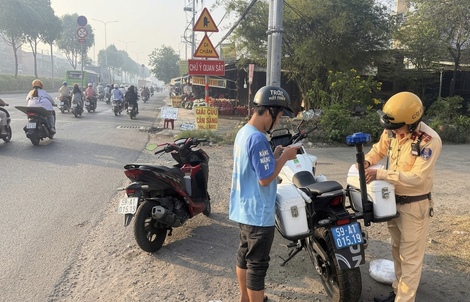 TPHCM: Nhiều người đi xe máy bị xử phạt do "muốn đi nhanh"