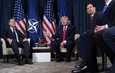 Gặp Tổng thư ký Mark Rutte, Tổng thống Mỹ nhắc việc rút khỏi NATO