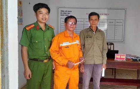 Nhận 30 triệu đồng chuyển nhầm, nhân viên Điện lực Gia Lai nhờ công an tìm chủ