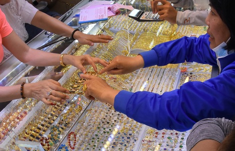 Giá vàng hôm nay, 10-4: Bật tăng trở lại sau phiên lao dốc