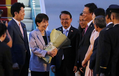 Thủ tướng Nhật Bản Takaichi Sanae đến Hà Nội, bắt đầu thăm Việt Nam