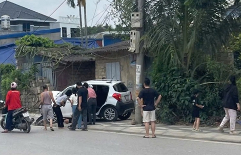 Ô tô va chạm xe máy, 3 người trong gia đình thương vong