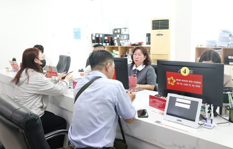 Từ ngày 1-5: Ai có quyền quyết định cho cán bộ TPHCM đi nước ngoài?