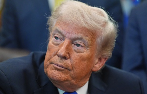 Ông Donald Trump nói "có lẽ" khi đề cập việc rút quân khỏi Ý và Tây Ban Nha