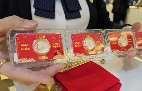Tối 1-5, giá vàng thế giới đột ngột giảm nhanh