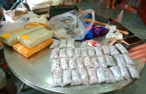 Phá đường dây ma túy xuyên quốc gia, thu giữ 23 kg ma túy cùng 1 khẩu súng