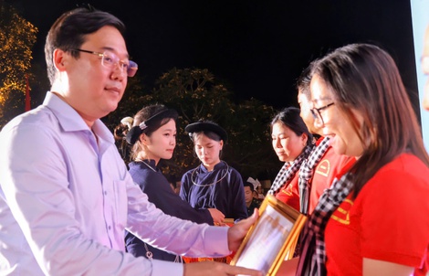 Tuyên dương tập thể, cá nhân điển hình học tập và làm theo tư tưởng, đạo đức, phong cách Hồ Chí Minh