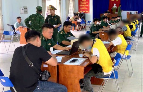 Công an TPHCM tiếp nhận 18 công dân trẻ bị trục xuất