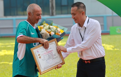 HLV Guillaume Graechen được vinh danh