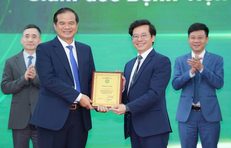 Lần đầu một bệnh viện vinh danh 329 chuyên gia, bác sĩ tài năng