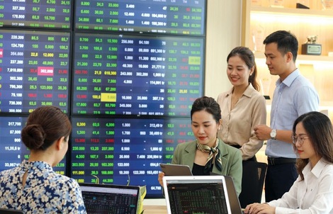 Chứng khoán 18-5: Dòng tiền lớn quay lại, ngân hàng và dầu khí dẫn sóng