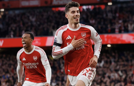 Arsenal thắng Burnley tại Emirates, chạm tay ngôi vô địch Ngoại hạng