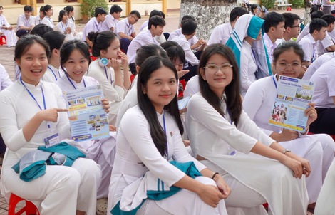Nhiều trường ĐH tại TPHCM bắt đầu nhận minh chứng xét tuyển ĐH