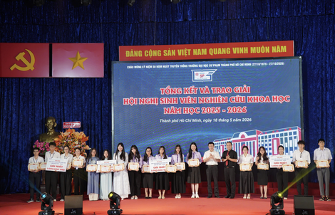 Sinh viên Trường ĐH Sư phạm TPHCM gây ấn tượng với các đề tài nghiên cứu khoa học giàu tính ứng dụng
