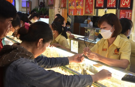 Giá vàng hôm nay 19-5: Tăng mạnh trở lại