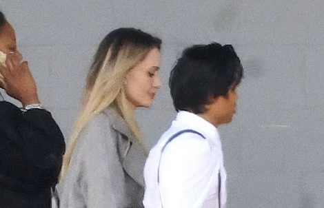Pax Thiên tháp tùng Angelina Jolie, đập tan tin đồn qua đời