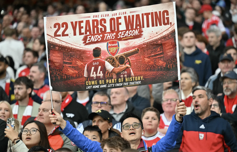 22 năm chờ đợi, fan Arsenal ăn mừng khí thế khi trở lại ngôi vô địch Premier League
