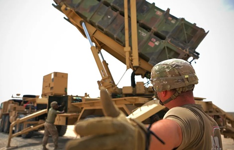 Lo Mỹ "cạn tên lửa" vì chiến sự với Iran, NATO họp khẩn