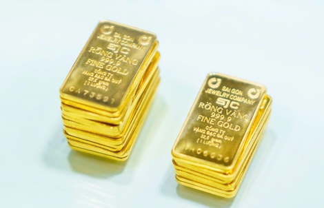 Giá vàng miếng SJC gần mức 164 triệu đồng/lượng