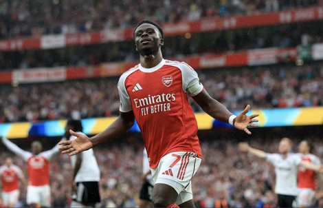Bukayo Saka bùng nổ trận derby, Arsenal đè bẹp Fulham ở London