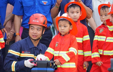 CLIP: Mang giấc mơ lính cứu hỏa đến với các bệnh nhi đặc biệt