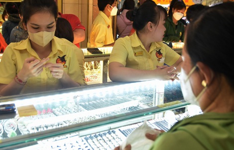 Giá vàng hôm nay 22-5: Tiếp tục nóng lên