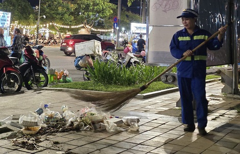 Đà Nẵng: Mỗi công nhân môi trường phải “ôm” hơn 8 tấn rác/ngày