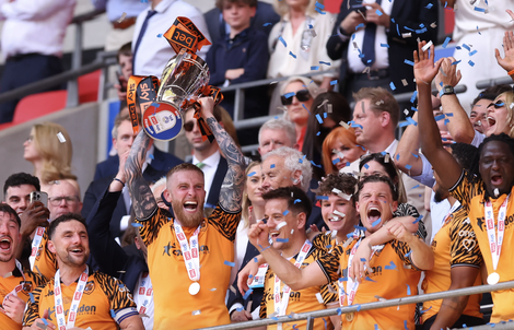 Thắng trận cầu bạc tỉ, Hull City trở lại đấu trường Ngoại hạng Anh