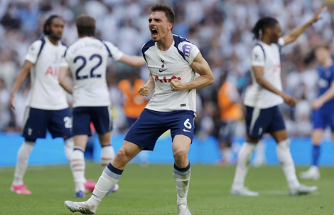 Tottenham thoát hiểm phút chót, West Ham thắng vẫn rớt hạng