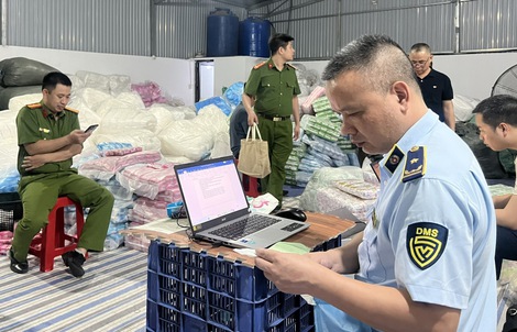 Khởi tố vụ án sản xuất băng vệ sinh giả quy mô hàng chục ngàn gói