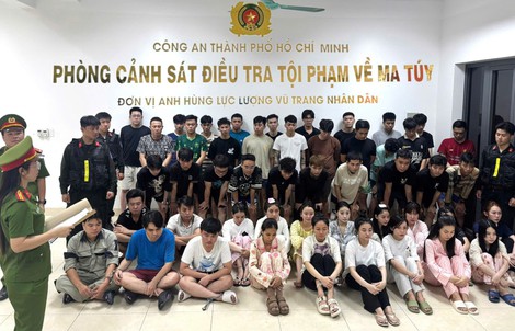 Đột kích quán bar Revo ở phường Vũng Tàu, phát hiện hàng chục người liên quan ma túy