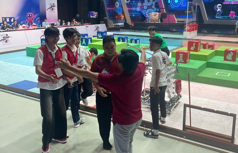 Đội thi từ một trường cao đẳng ở TPHCM lọt vào vòng chung kết Robocon Việt Nam 2026