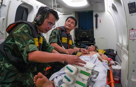 Thông tin nổi bật tại TPHCM ngày 3-5: Cửa ngõ phía Tây ùn tắc; trực thăng đưa 2 bệnh nhân đi cấp cứu