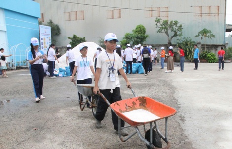 "Nghệ nhân nhí" ở làng nghề truyền thống