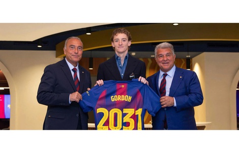 Canh bạc táo bạo Anthony Gordon của Barcelona