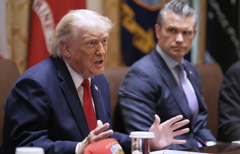 Iran nhắc tới 12 tỉ USD; ông Donald Trump cứng rắn