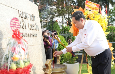 Chủ tịch Quốc hội dâng hương tại Di tích "Địa điểm Dinh Quận Hóc Môn", TPHCM