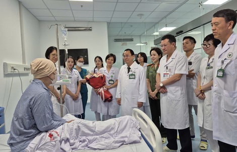Ghép tế bào gốc cứu người mẹ trẻ mắc ung thư hiếm