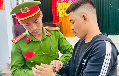Người đàn ông bị bắt sau vụ đập phá, gây rối tại tiệm tạp hóa ở Quảng Trị