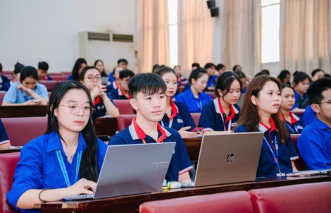 Hơn 1.000 bài thi chính luận về bảo vệ nền tảng tư tưởng của Đảng