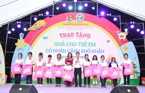 50 suất học bổng hỗ trợ học tập đến với học sinh vượt khó, vươn lên ở Đồng Nai
