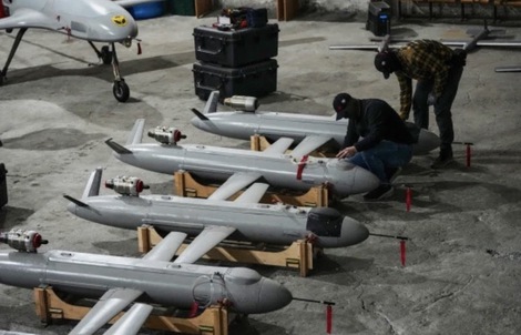 Ukraine tung hàng trăm UAV tấn công hạ tầng dầu mỏ ở Nga