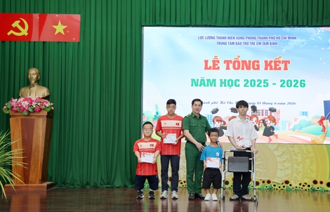 Mỗi năm học khép lại là một hành trình vượt khó đầy ý nghĩa