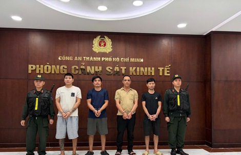 Công an TPHCM bắt 4 người làm giá đỗ sử dụng nước "kẹo"
