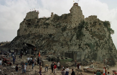 Quân đội Israel tiến sâu vào miền Nam Lebanon, chiếm núi chiến lược