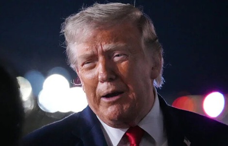 Ông Donald Trump dọa đánh sập cầu và nhà máy điện, Iran sẽ phải "trả giá"
