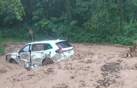 Sạt lở núi khiến 3 thanh niên bị vùi lấp, tử vong 